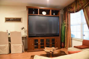 Nora's Guest House- fine living by LLOYD SUITES